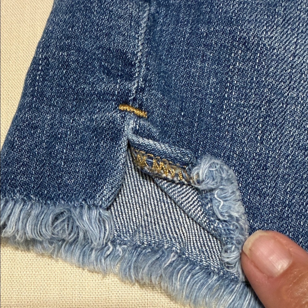 GAP 1969 Women's Medium Blue Frayed Hem Denim Cut Off Shorts, Size 26. - Picture 3 of 12